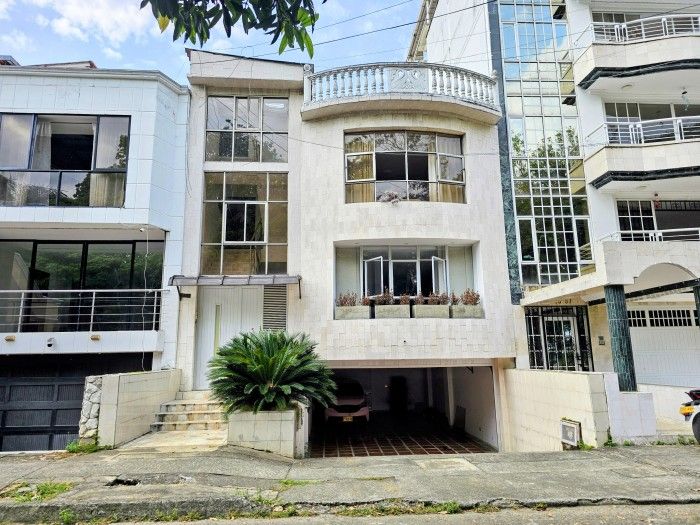 Casa en venta Valle Del Cauca Cali El Ingenio 450 m2 Habitaciones 7 Baños 7 Garajes 4 Precio $1350000000
