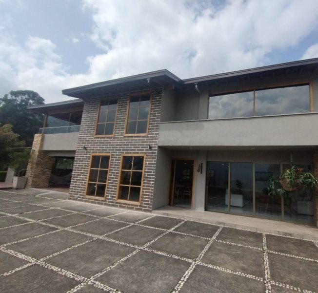 Casa en arriendo Antioquia Envigado Loma Del Atravesado 400 m2 Habitaciones 4 Baños 3 Garajes 0 Precio $15000000