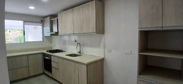 Casa en arriendo Antioquia Envigado Jardines 236 m2 Habitaciones 4 Baños 4 Garajes 2 Precio $9300000