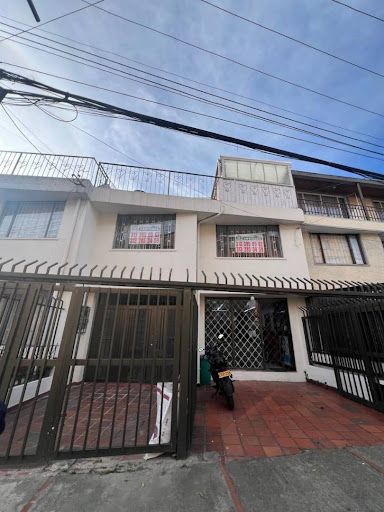 Casa en arriendo Cundinamarca Bogotá Normandia Occidental 161 m2 Habitaciones 3 Baños 3 Garajes 1 Precio $4300000