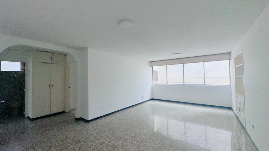Apartamento en arriendo Valle Del Cauca Cali Granada 112 m2 Habitaciones 2 Baños 2 Garajes 0 Precio $1900000