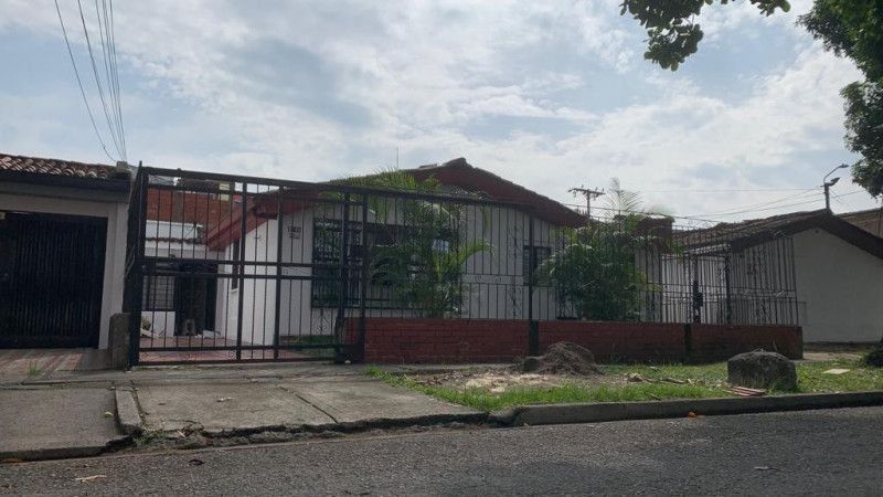 Casa en venta Valle Del Cauca Cali Prados Del Norte 264 m2 Habitaciones 3 Baños 3 Garajes 2 Precio $525000000