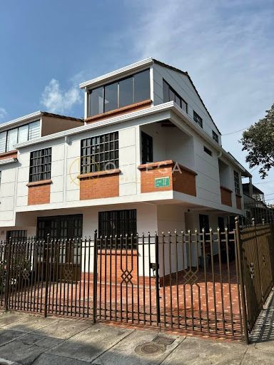 Casa en arriendo Santander Bucaramanga La Victoria 160 m2 Habitaciones 5 Baños 3 Garajes 3 Precio $3500000
