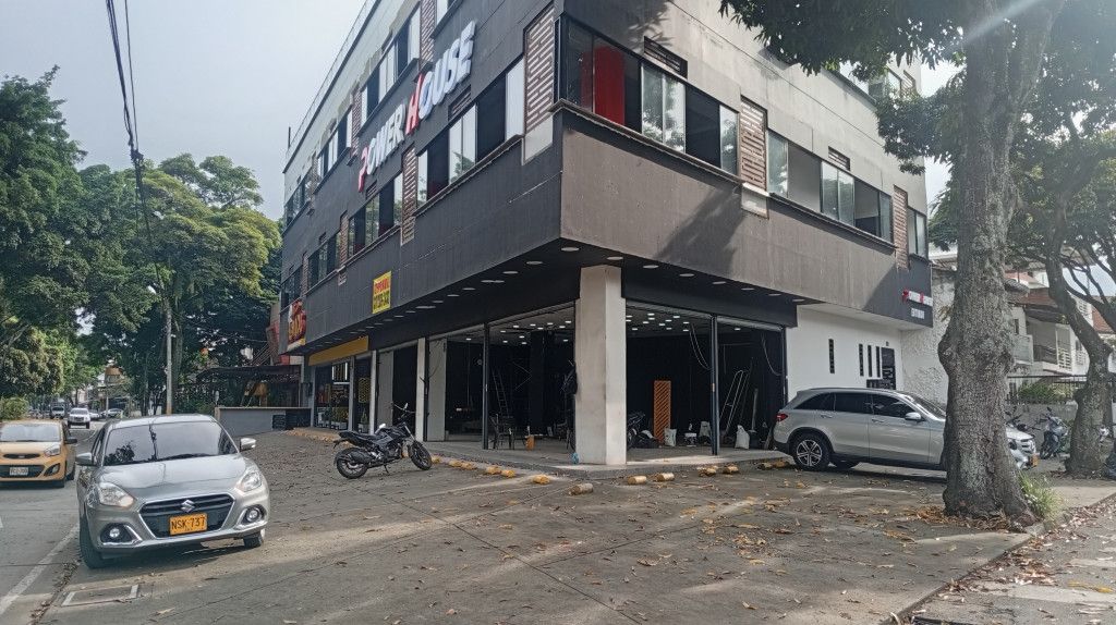 Local en arriendo Valle Del Cauca Cali Cañaveralejo - Seguros Patria 270 m2 Habitaciones 0 Baños 0 Garajes 12 Precio $14500000