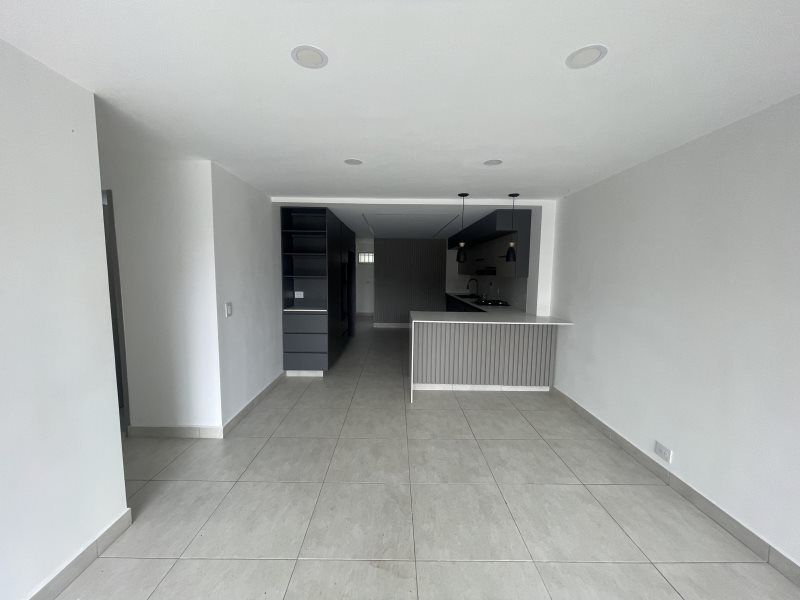 Apartamento en arriendo o venta Antioquia Medellín El Poblado 280 m2 Habitaciones 5 Baños 3 Garajes 1 Precio venta $1500000000 Precio arriendo $11000000