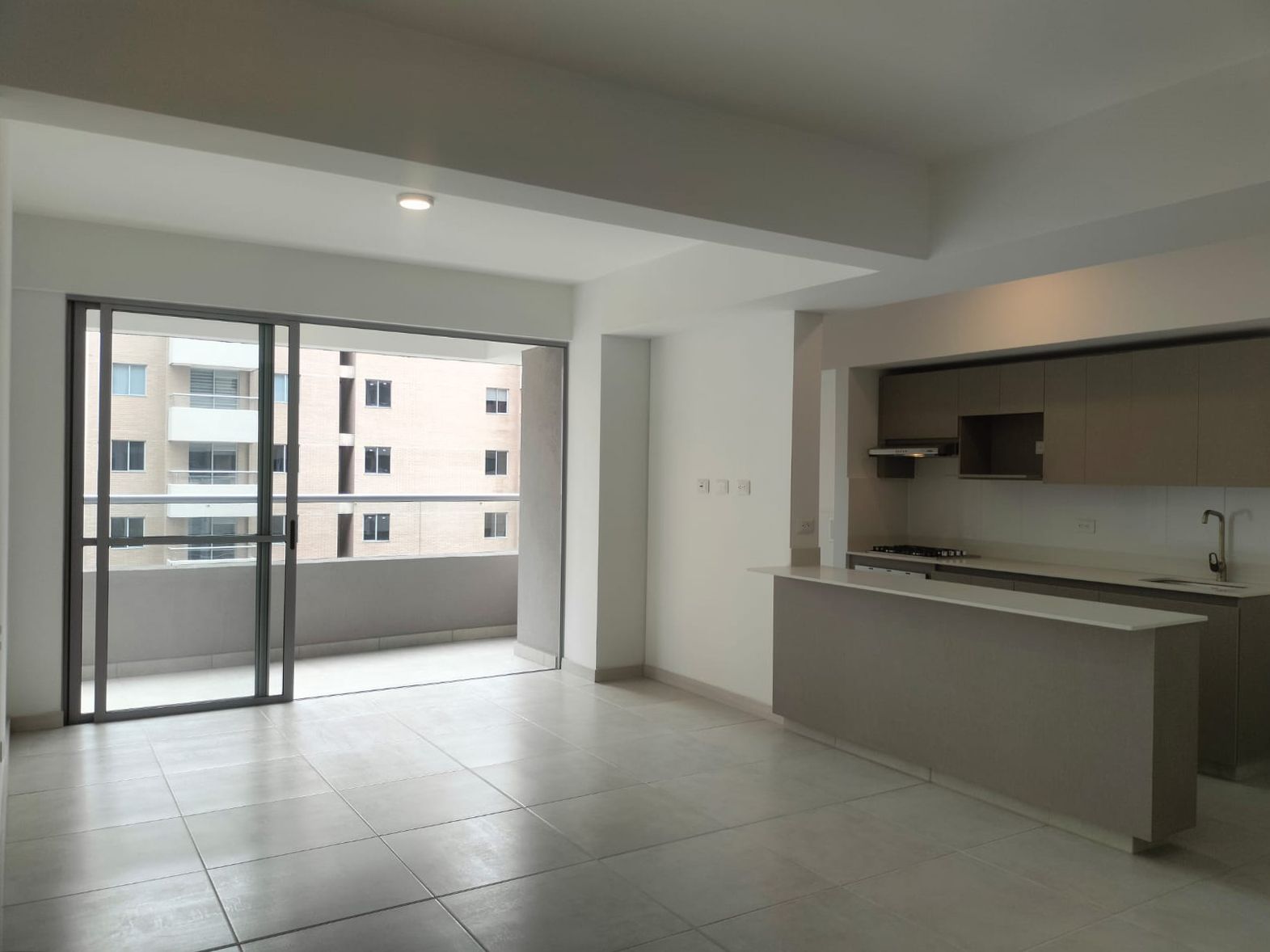 Apartamento en arriendo Antioquia Envigado Jardines 91 m2 Habitaciones 3 Baños 2 Garajes 2 Precio $4950000