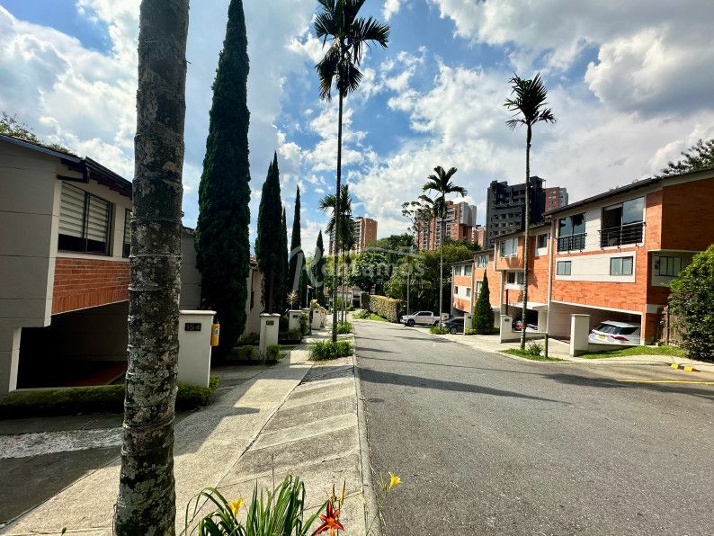 Casa en arriendo Antioquia Envigado El Esmeraldal 120 m2 Habitaciones 3 Baños 3 Garajes 2 Precio $7500000