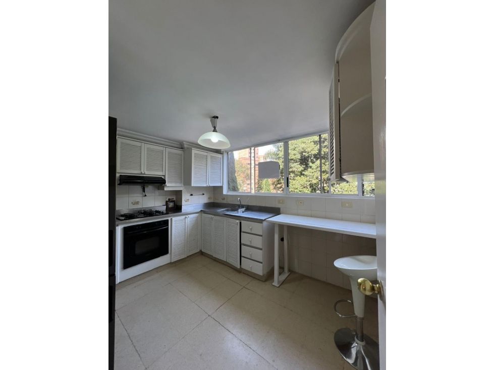 Apartamento en arriendo o venta Antioquia Medellín Laureles 150 m2 Habitaciones 3 Baños 3 Garajes 2 Precio venta $980000000 Precio arriendo $5060000
