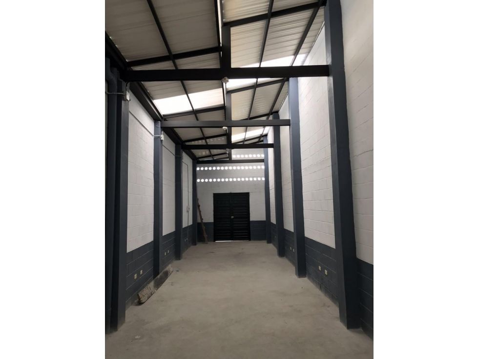 Bodega en venta Antioquia Medellín Trinidad 300 m2 Habitaciones 0 Baños 2 Garajes 0 Precio $900000000