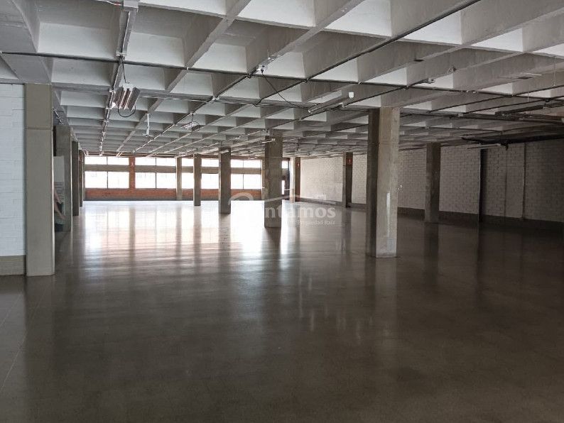 Oficina en arriendo Antioquia Medellín Santa Fe 870 m2 Habitaciones 0 Baños 1 Garajes 0 Precio $25230000