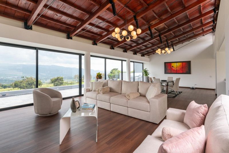 Casa en arriendo Cundinamarca Sopó Sopó 421 m2 Habitaciones 4 Baños 4 Garajes 8 Precio $13400000