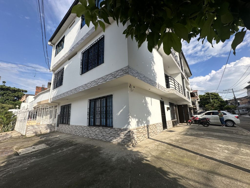 Edificio en venta Valle Del Cauca Jamundí Libertadores 200 m2 Habitaciones 0 Baños 0 Garajes 5 Precio $750000000