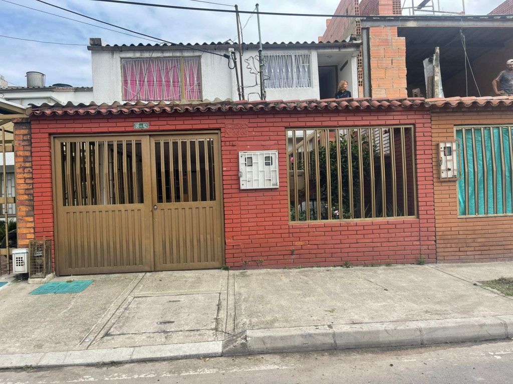 Casa en venta Cundinamarca Bogotá Puente Aranda 160 m2 Habitaciones 6 Baños 4 Garajes 1 Precio $830000000