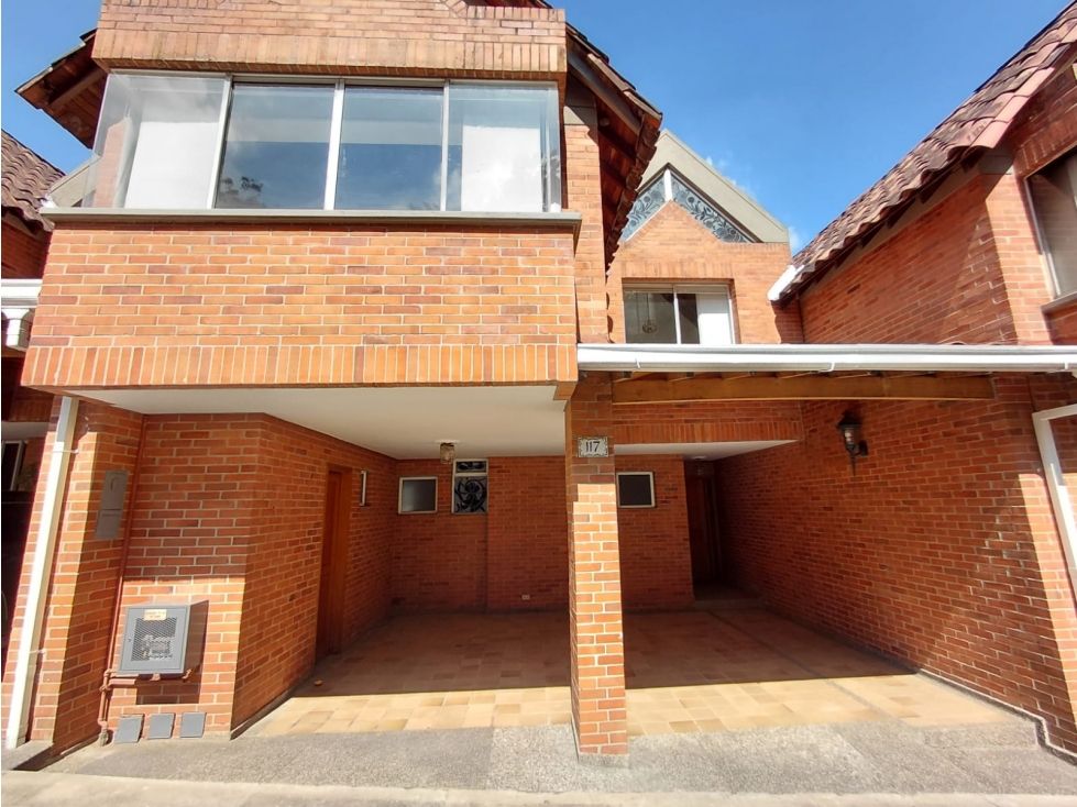 Casa en arriendo o venta Antioquia Medellín El Diamante No2 229 m2 Habitaciones 4 Baños 5 Garajes 2 Precio venta $1300000000 Precio arriendo $8417400