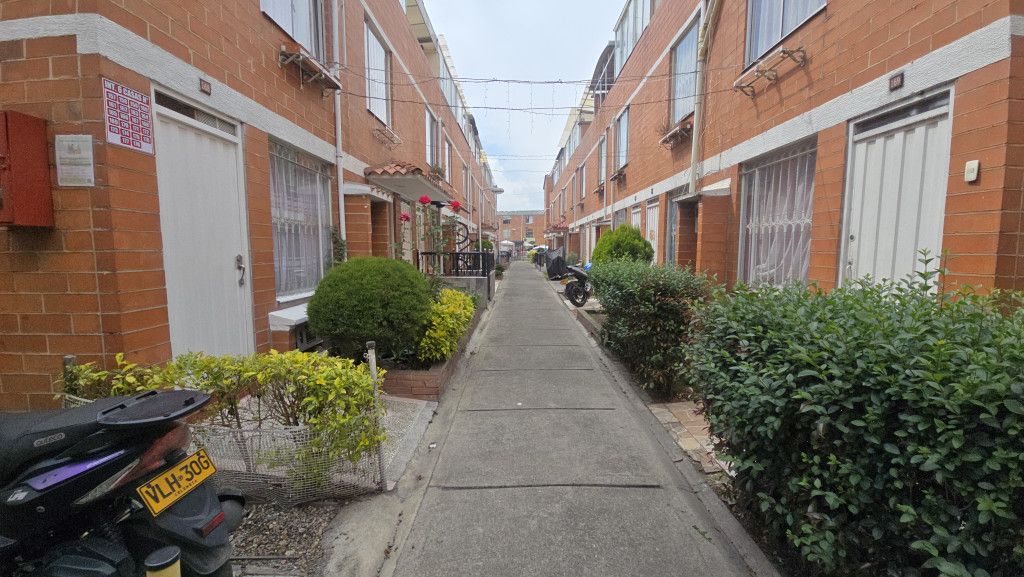 Casa en venta Cundinamarca Bogotá Cr Prados De Castilla Et Iv 67 m2 Habitaciones 3 Baños 1 Garajes 0 Precio $270000000