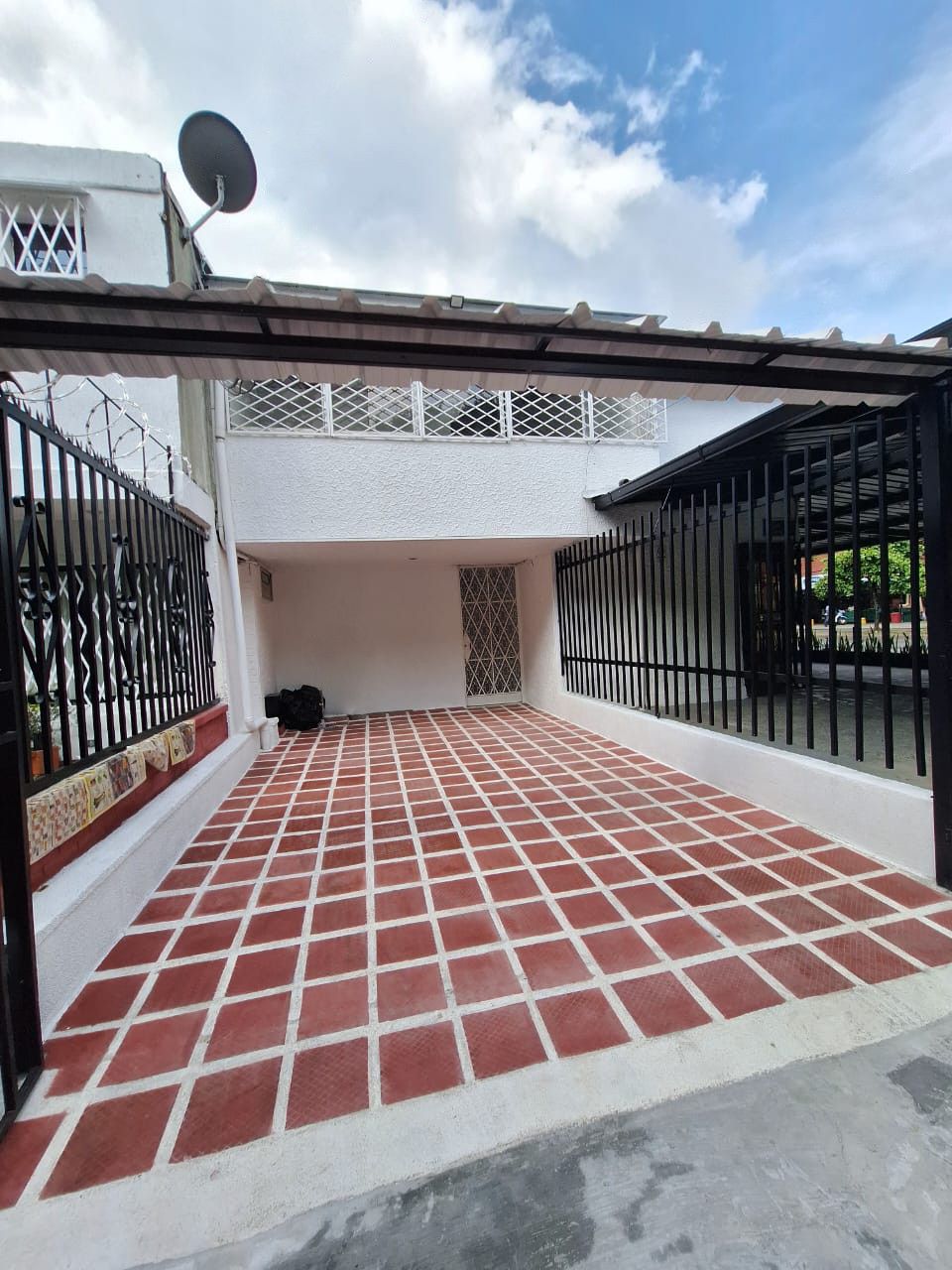 Apartamento en arriendo Valle Del Cauca Cali El Refugio 113 m2 Habitaciones 3 Baños 2 Garajes 1 Precio $2300000
