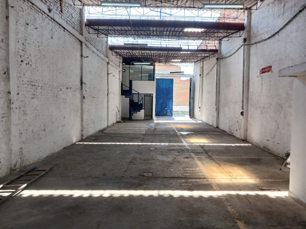 Bodega en arriendo Valle Del Cauca Cali Troncal 200 m2 Habitaciones 0 Baños 3 Garajes 0 Precio $5500000