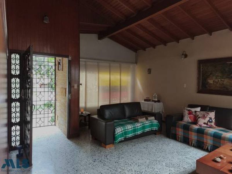 Inmuebles en Remate Casa en venta Antioquia Medellín Las Acacias 229 m2 Habitaciones 3 Baños 2 Garajes 2 Precio $1500000000