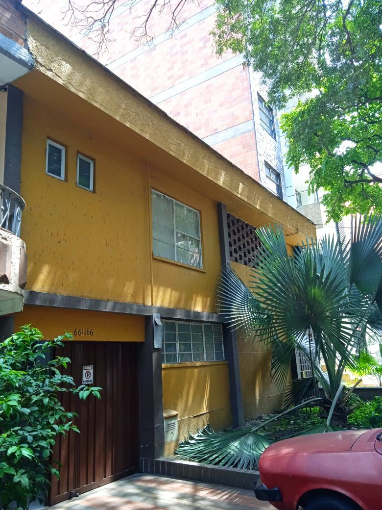 Casa en arriendo o venta Antioquia Medellín San Joaquin 323 m2 Habitaciones 6 Baños 3 Garajes 1 Precio venta $2200000000 Precio arriendo $4900000