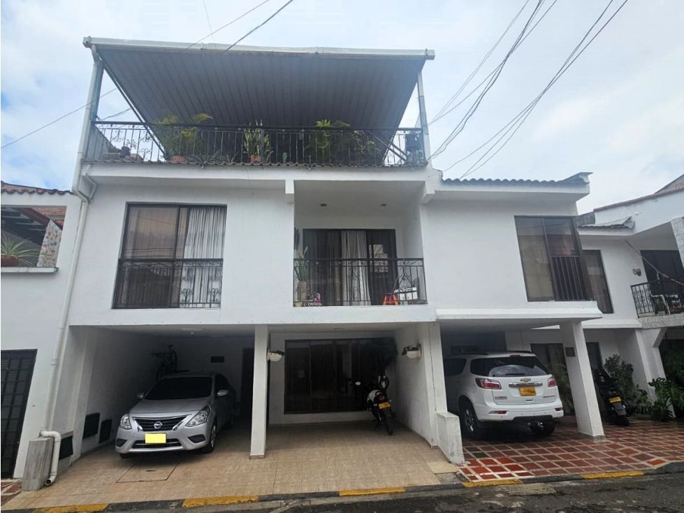 Casa en venta Valle Del Cauca Cali Sector Meléndez 253 m2 Habitaciones 4 Baños 3 Garajes 1 Precio $590000000