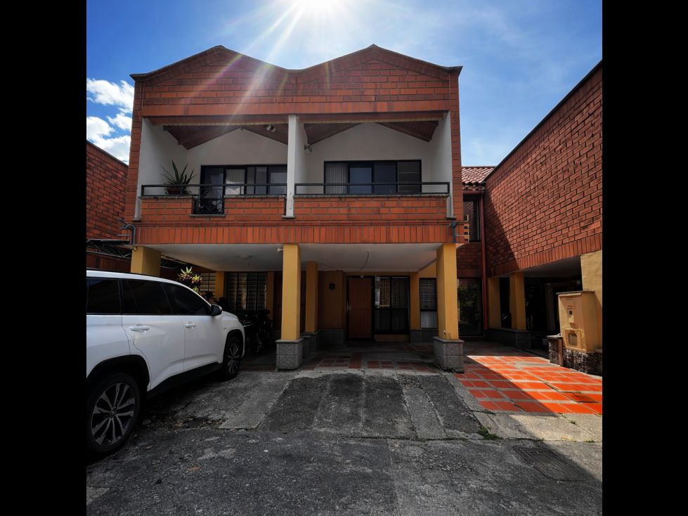 Casa en venta Antioquia Envigado Lombardia 128 m2 Habitaciones 4 Baños 3 Garajes 2 Precio $740000000