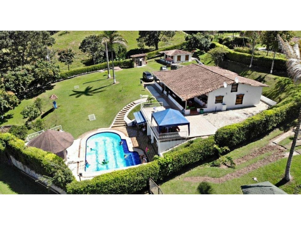 Finca en venta Antioquia Girardota Centro 300 m2 Habitaciones 5 Baños 5 Garajes 5 Precio $1750000000