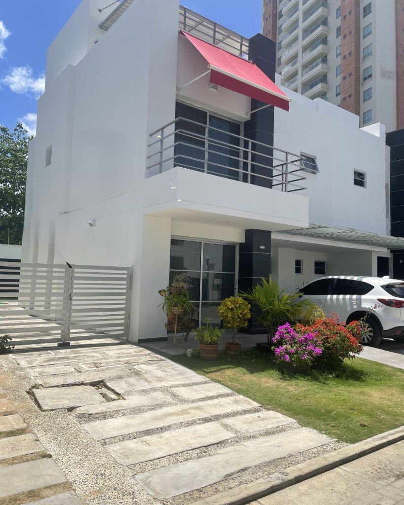 Casa en arriendo Atlántico Puerto Colombia Br Lagos Del Caujaral 239 m2 Habitaciones 4 Baños 5 Garajes 2 Precio $10000000
