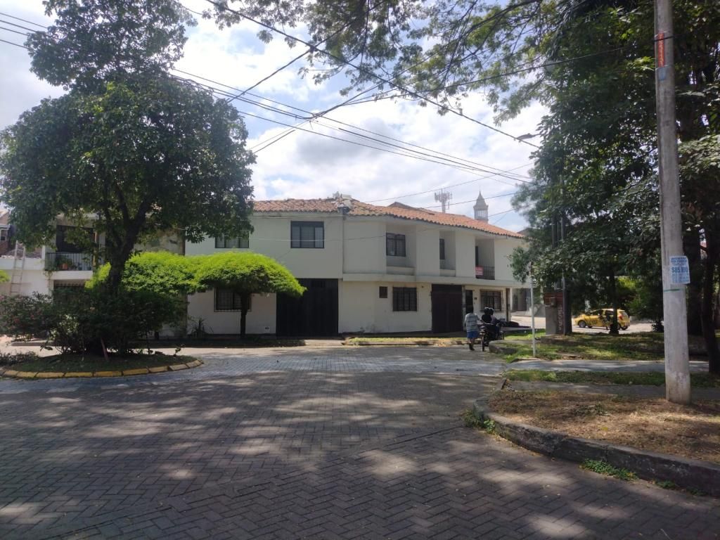 Casa en venta Valle Del Cauca Palmira Central 220 m2 Habitaciones 6 Baños 4 Garajes 2 Precio $550000000