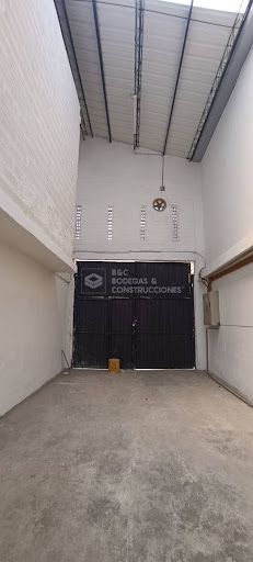 Bodega en arriendo Antioquia Medellín La Candelaria 300 m2 Habitaciones 0 Baños 2 Garajes 2 Precio $11500000