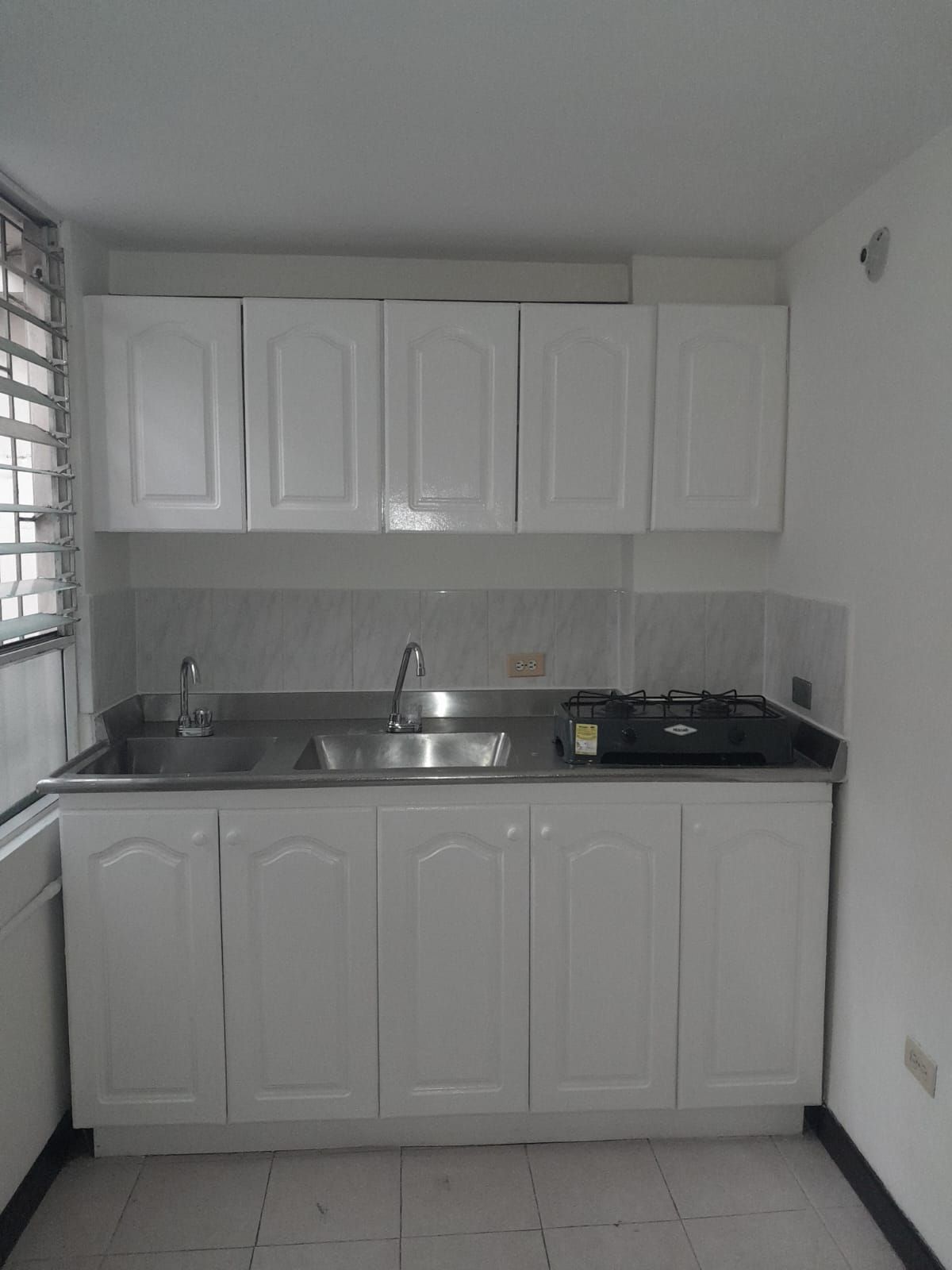 Apartaestudio en arriendo Antioquia Medellín La Colina 35 m2 Habitaciones 1 Baños 1 Garajes 0 Precio $950000