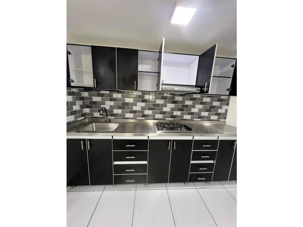 Apartamento en arriendo Antioquia Medellín El Diamante 90 m2 Habitaciones 3 Baños 2 Garajes 0 Precio $2100000