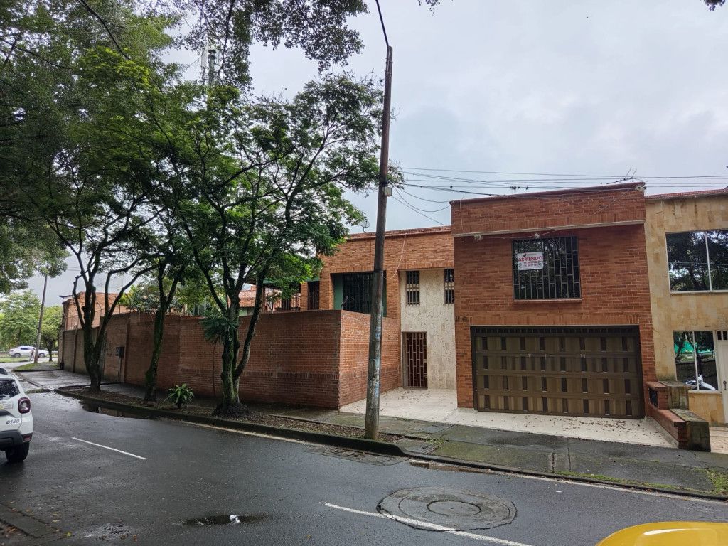 Casa en arriendo Valle Del Cauca Cali Urbanización San Joaquín 500 m2 Habitaciones 5 Baños 4 Garajes 5 Precio $5000000