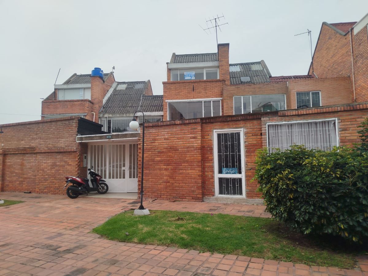 Casa en arriendo Cundinamarca Bogotá Las Villas 300 m2 Habitaciones 5 Baños 3 Garajes 3 Precio $5000000