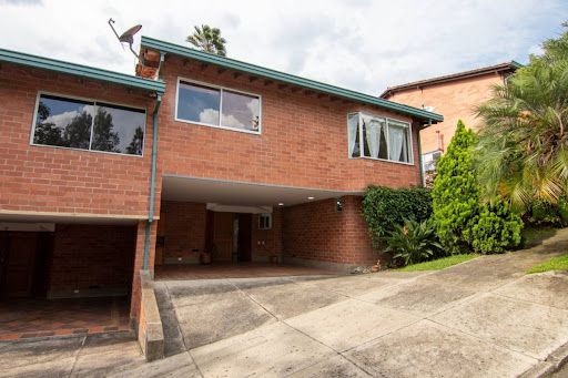 Casa en arriendo Antioquia Envigado El Chocho 235 m2 Habitaciones 4 Baños 4 Garajes 2 Precio $10500000