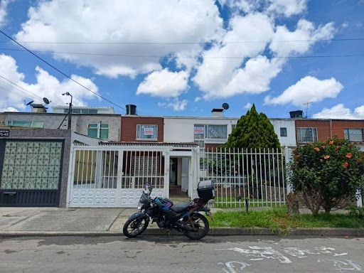 Casa en arriendo Cundinamarca Bogotá Modelia Occidental 500 m2 Habitaciones 3 Baños 3 Garajes 1 Precio $4000000