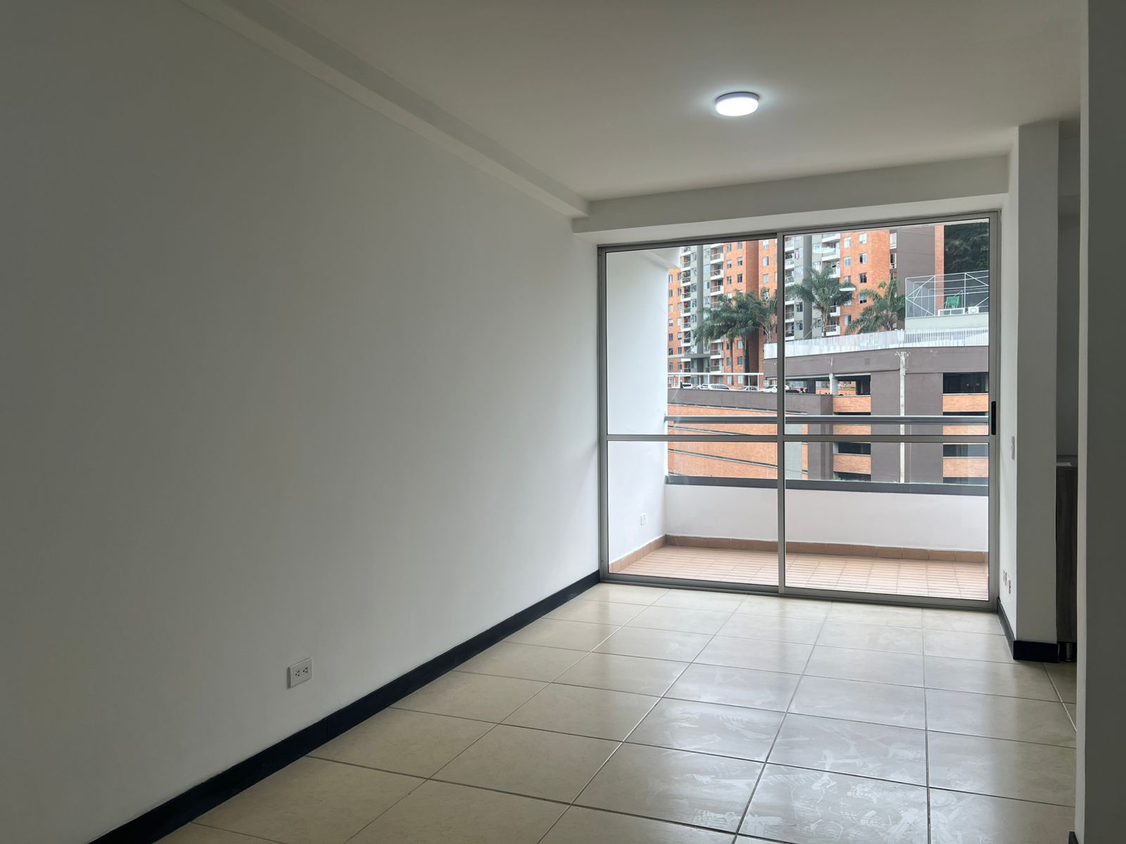 Apartamento en arriendo Antioquia Envigado Loma Del Barro 72 m2 Habitaciones 3 Baños 2 Garajes 1 Precio $3150000