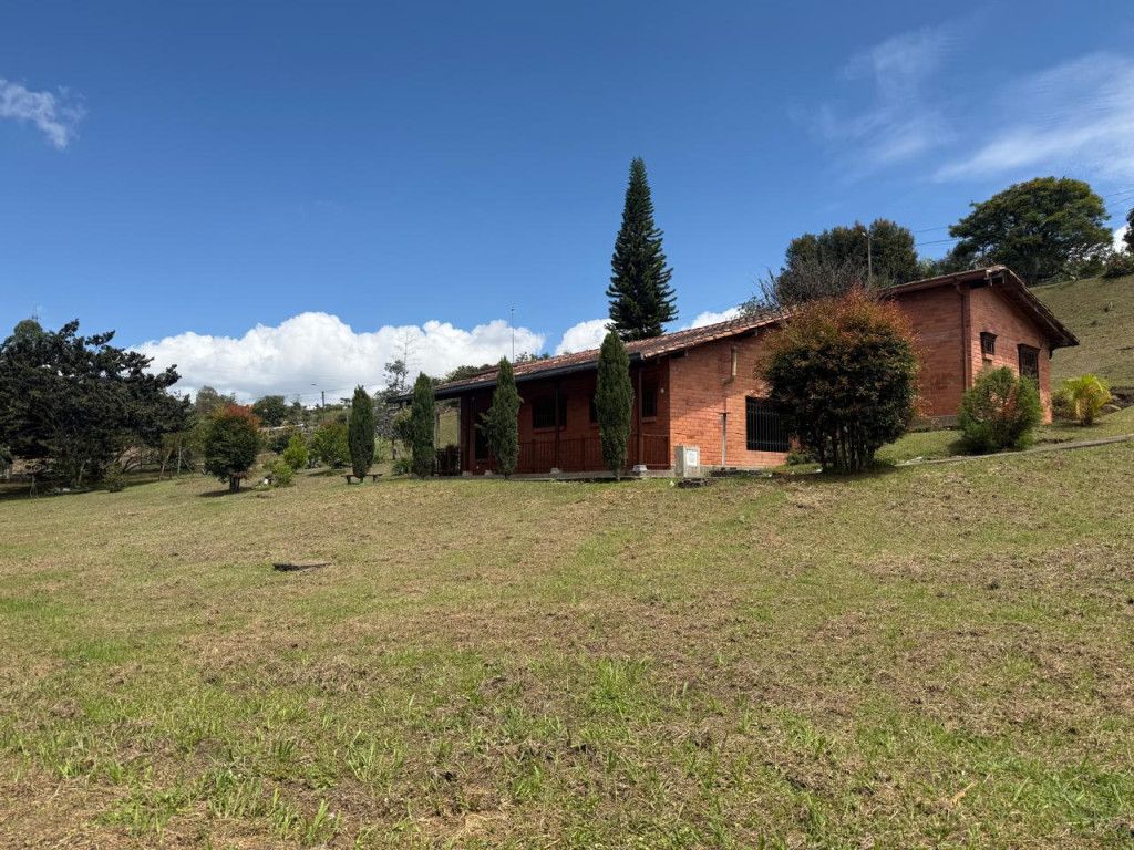 Casa Campestre en arriendo Antioquia Rionegro Centro 130 m2 Habitaciones 3 Baños 2 Garajes 0 Precio $2800000