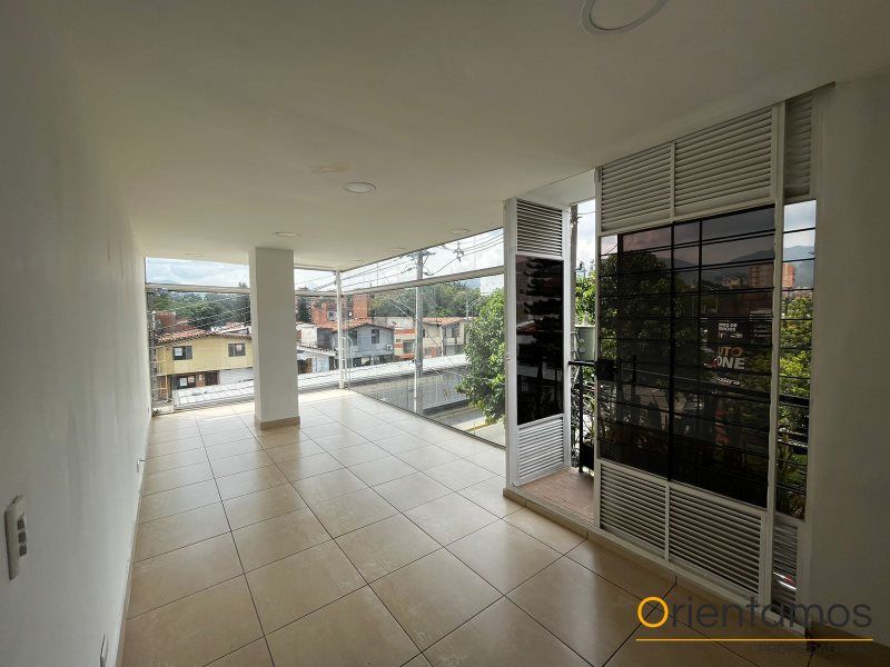Oficina en arriendo Antioquia Medellín Rosales 45 m2 Habitaciones 0 Baños 1 Garajes 0 Precio $2200000