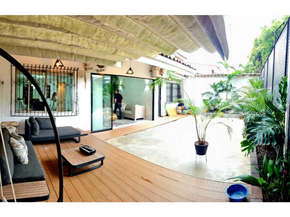 Casa en arriendo o venta Valle Del Cauca Cali La Flora 400 m2 Habitaciones 4 Baños 5 Garajes 6 Precio venta $1280000000 Precio arriendo $8000000