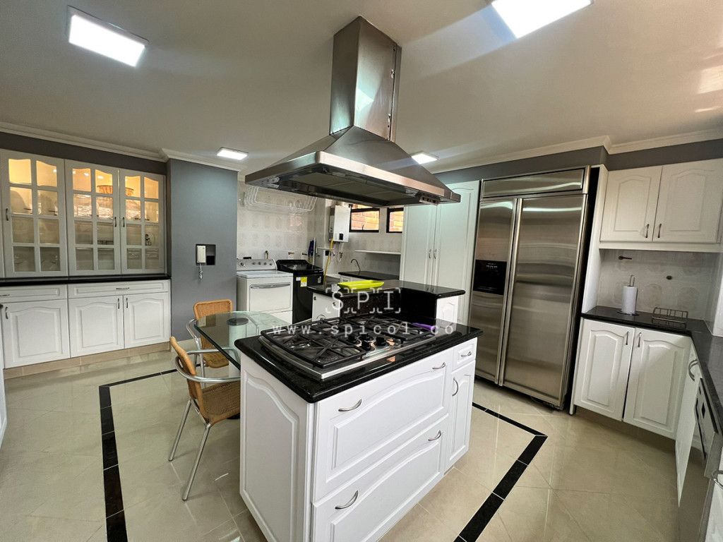Apartamento en arriendo Antioquia Medellín Los Balsos No2 300 m2 Habitaciones 4 Baños 4 Garajes 3 Precio $11000000