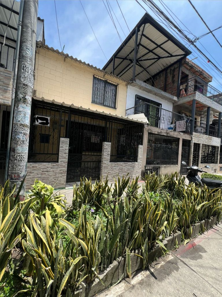 Casa en venta Valle Del Cauca Cali Bajos Ciudad Cordoba 60 m2 Habitaciones 3 Baños 2 Garajes 1 Precio $240000000