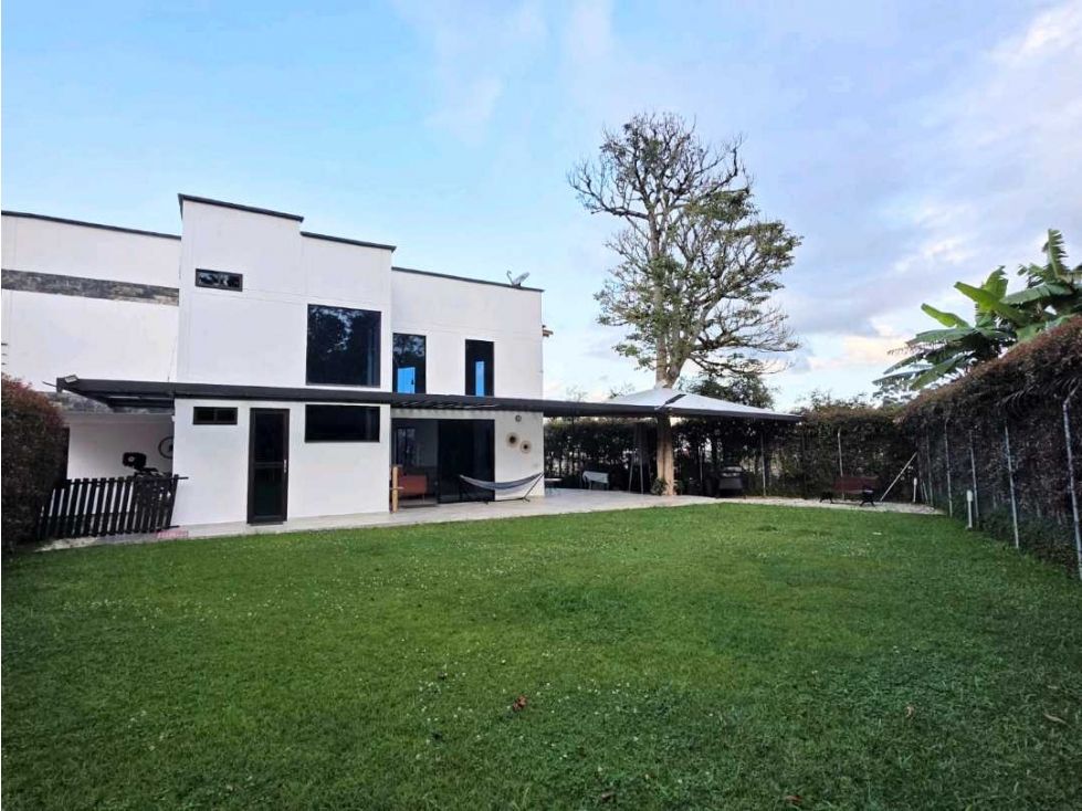 Casa Campestre en venta Antioquia La Ceja La Ceja 220 m2 Habitaciones 4 Baños 4 Garajes 2 Precio $1450000000