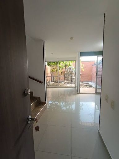 Casa en arriendo o venta Valle Del Cauca Jamundí Cr Jilgero 87 m2 Habitaciones 3 Baños 3 Garajes 1 Precio venta $360000000 Precio arriendo $1700000