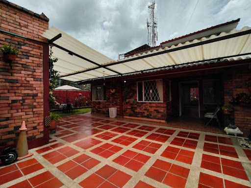 Casa en arriendo Cundinamarca Chía Centro 138 m2 Habitaciones 3 Baños 2 Garajes 3 Precio $3500000