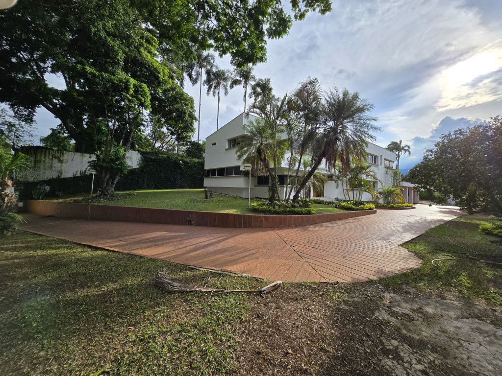 Casa en venta Valle Del Cauca Cali Urbanización Ciudad Jardín 700 m2 Habitaciones 6 Baños 6 Garajes 8 Precio $2700000000