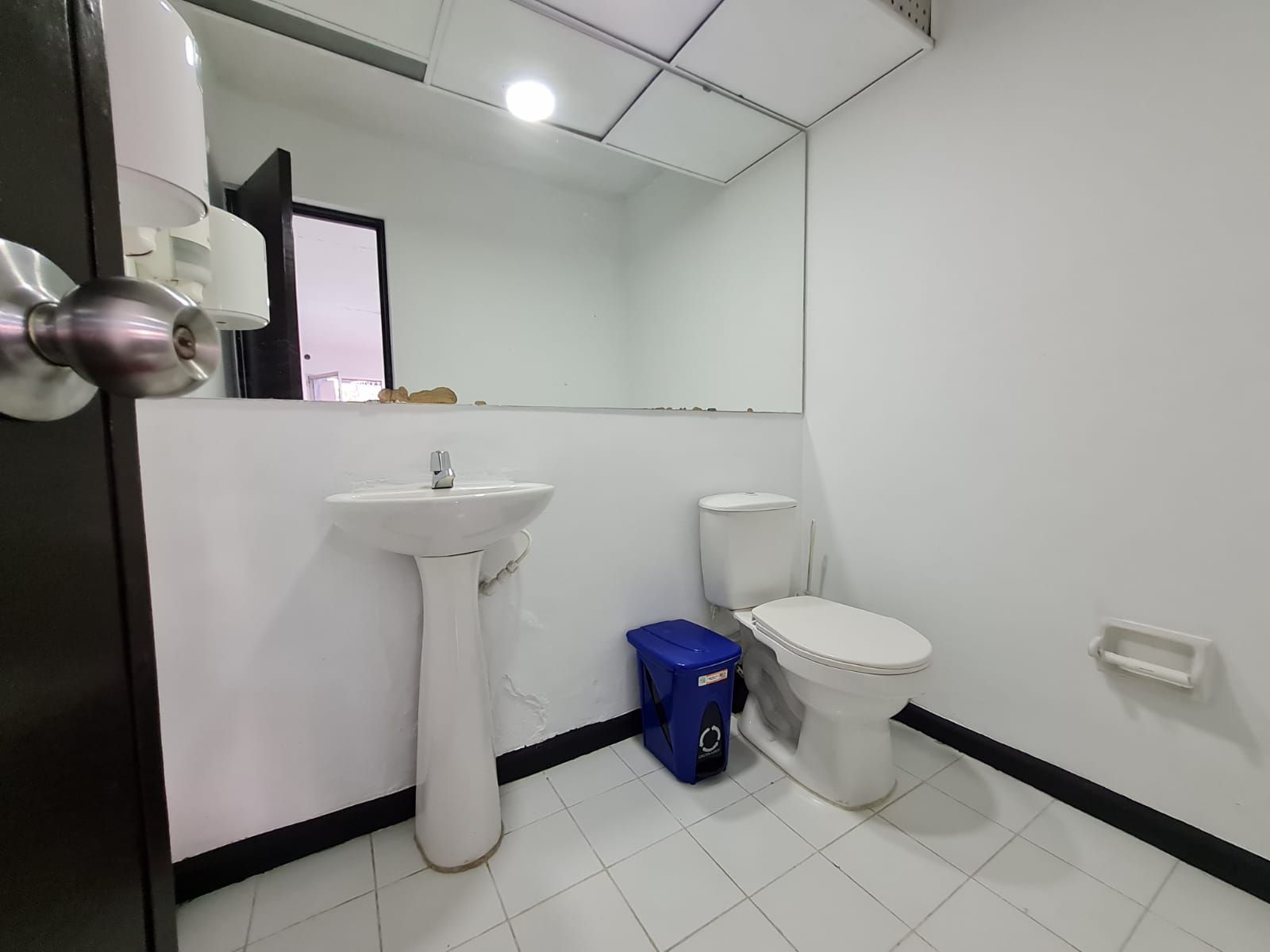 Local en arriendo Valle Del Cauca Cali Cristóbal Colón 27 m2 Habitaciones 0 Baños 1 Garajes 0 Precio $1300000