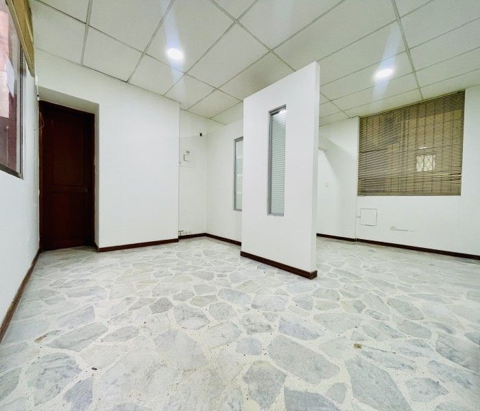 Consultorio en arriendo Valle Del Cauca Cali Granada 32 m2 Habitaciones 0 Baños 1 Garajes 1 Precio $1850000