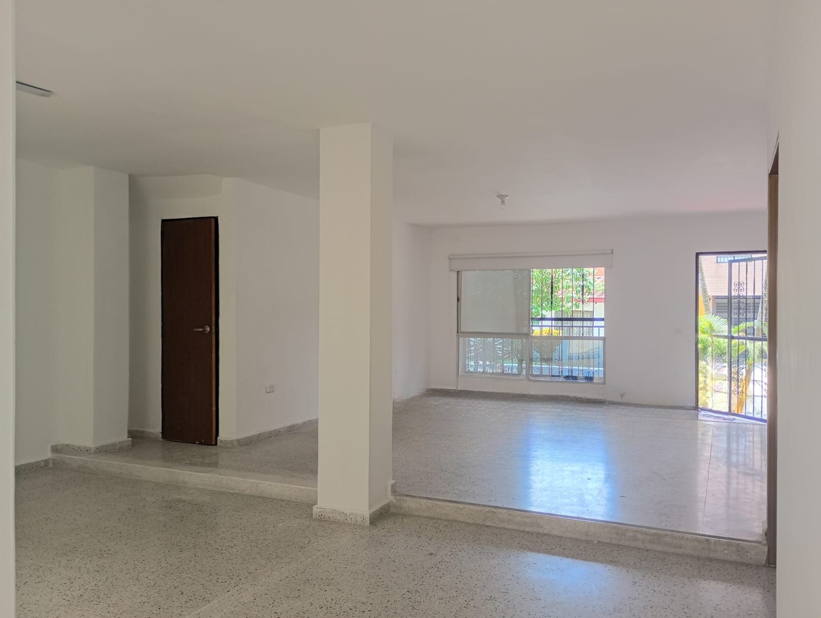 Oficina en arriendo Antioquia Medellín Simon Bolivar 180 m2 Habitaciones 0 Baños 2 Garajes 1 Precio $6200000