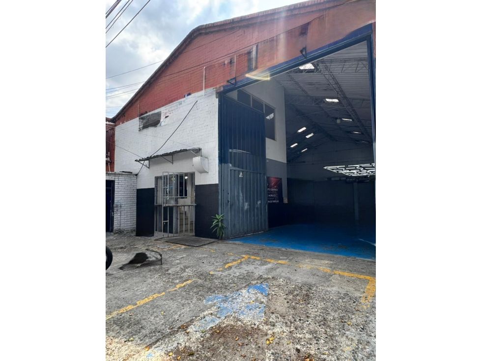 Bodega en venta Valle Del Cauca Cali Los Cámbulos 300 m2 Habitaciones 0 Baños 2 Garajes 10 Precio $900000000