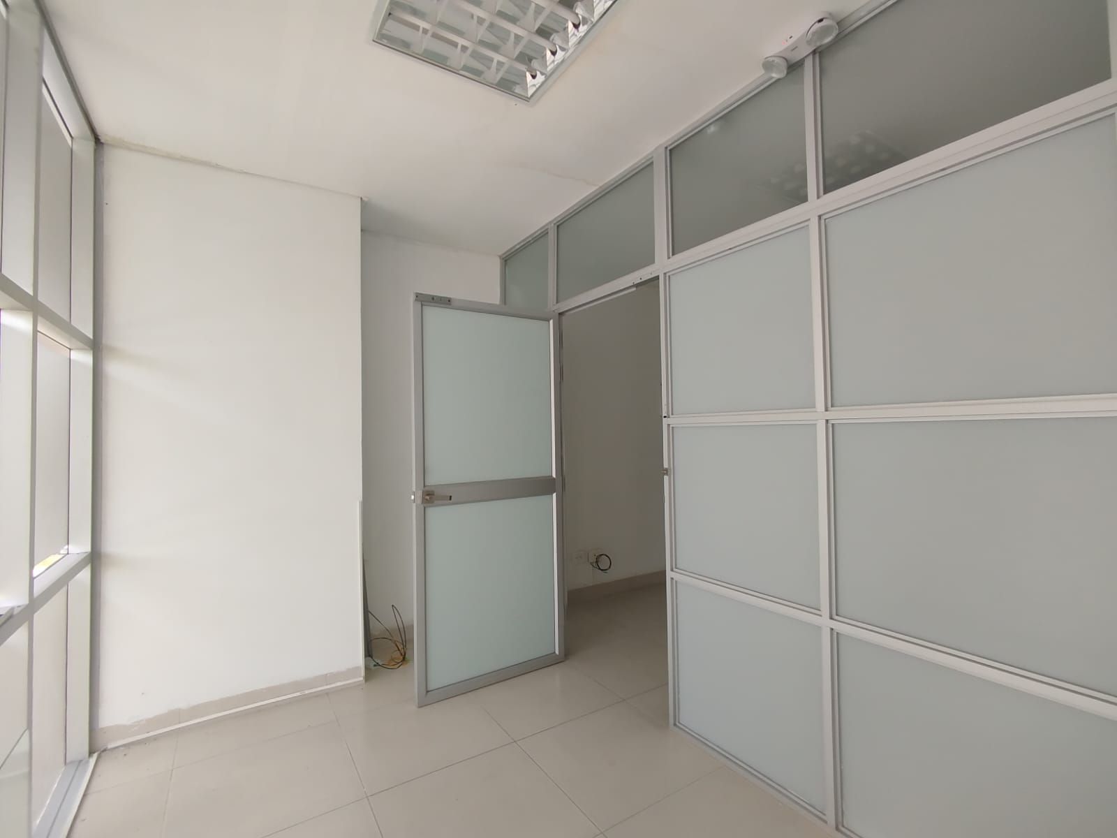 Oficina en arriendo o venta Risaralda Pereira Jardin De Velez Y Velez 18 m2 Habitaciones 0 Baños 0 Garajes 0 Precio venta $170000000 Precio arriendo $1450000